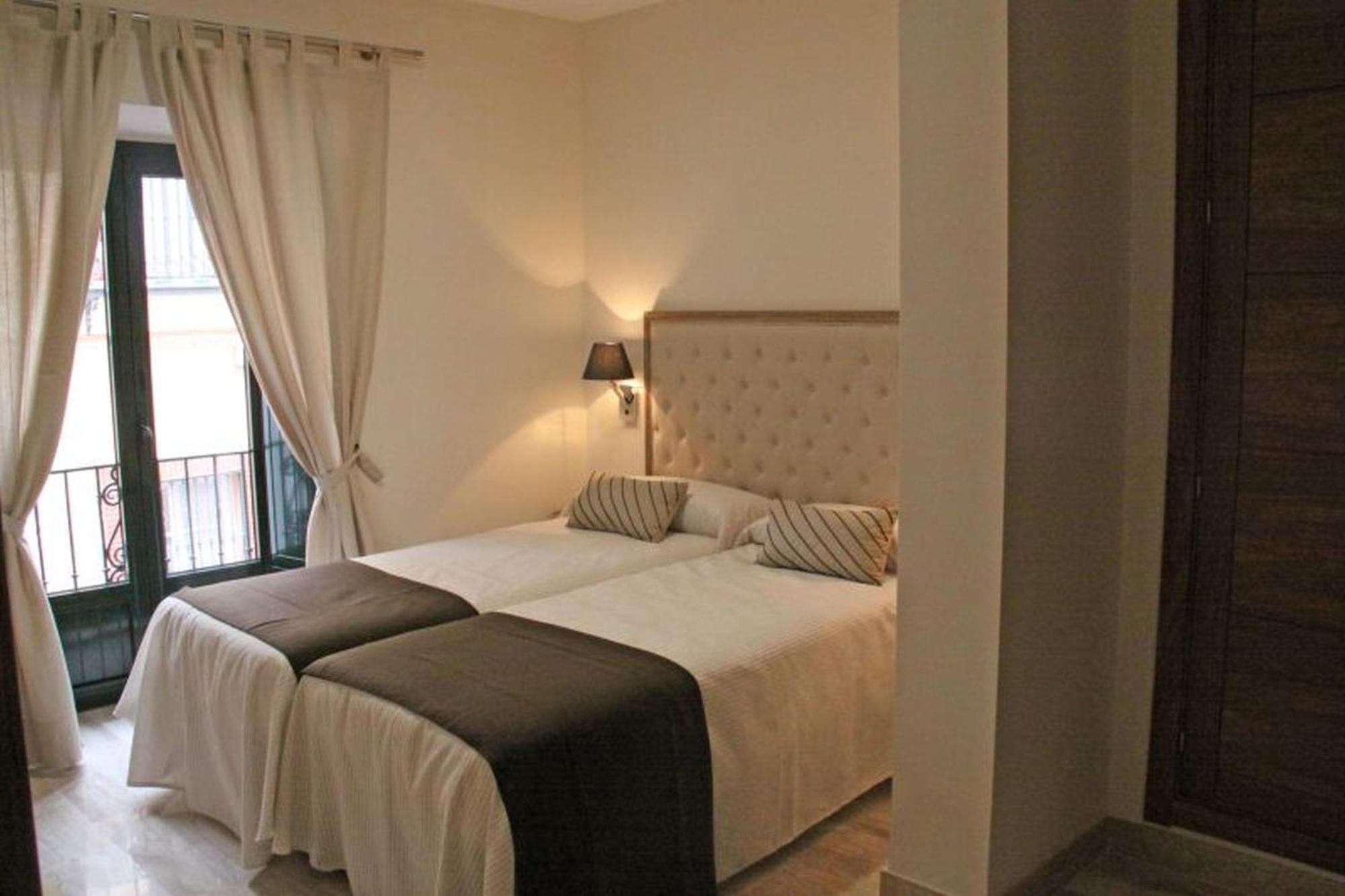 Apartamentos Living Sevilla Centro Maestranza Екстер'єр фото