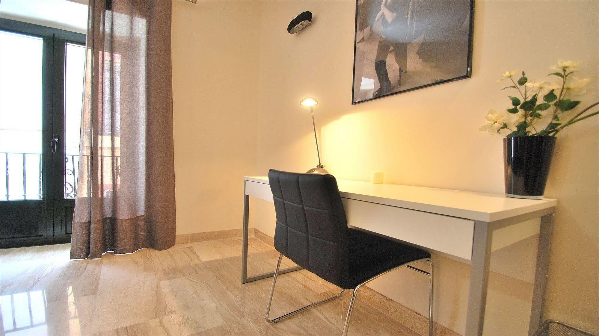 Apartamentos Living Sevilla Centro Maestranza Екстер'єр фото