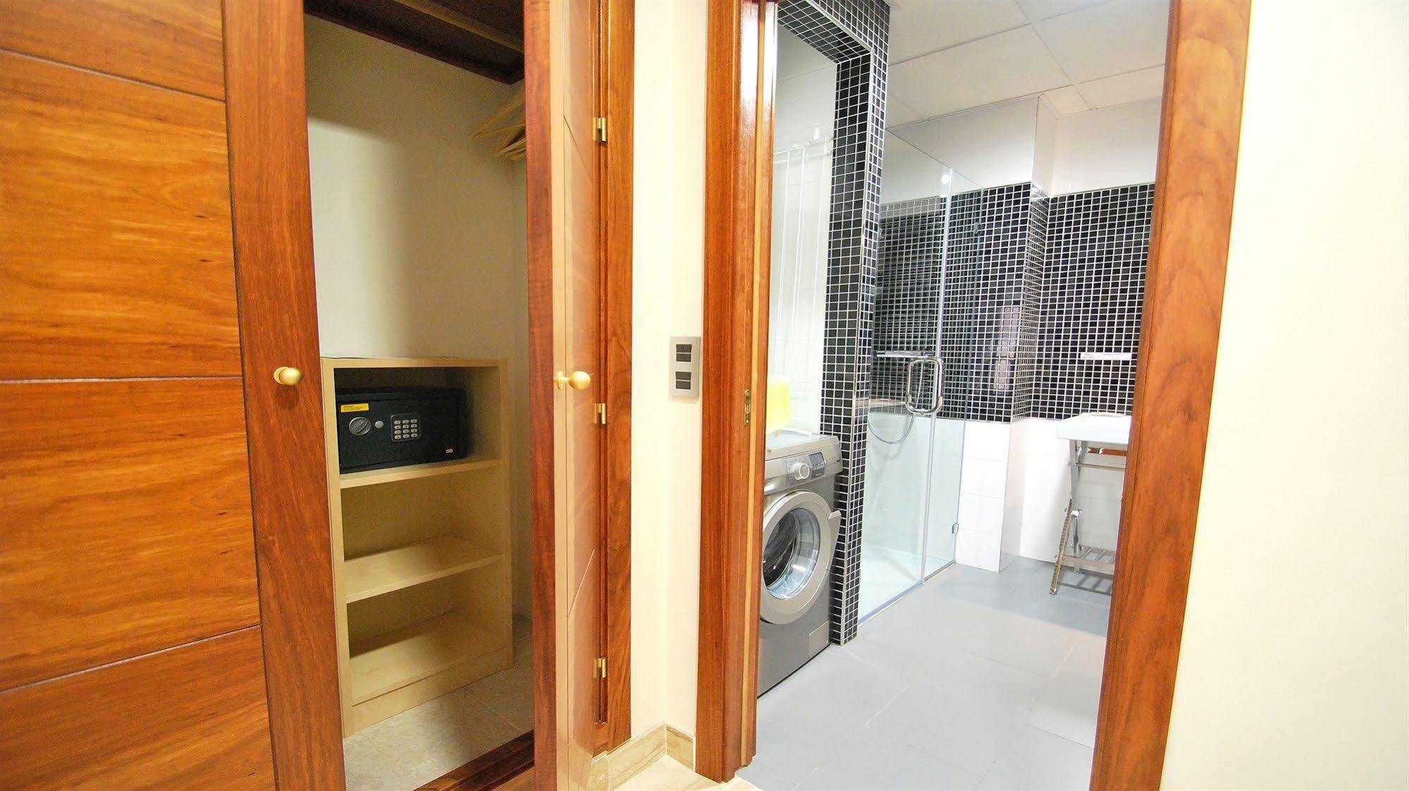 Apartamentos Living Sevilla Centro Maestranza Екстер'єр фото