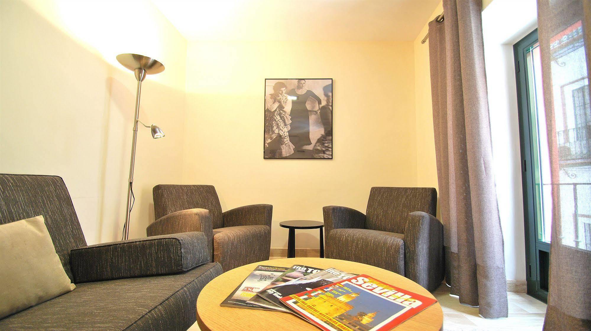 Apartamentos Living Sevilla Centro Maestranza Екстер'єр фото