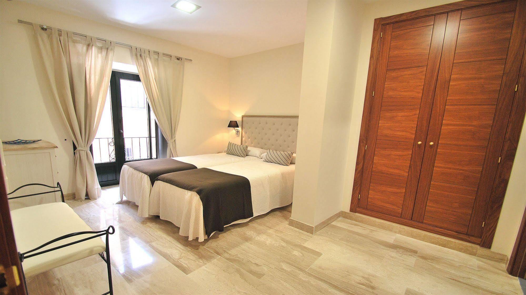 Apartamentos Living Sevilla Centro Maestranza Екстер'єр фото
