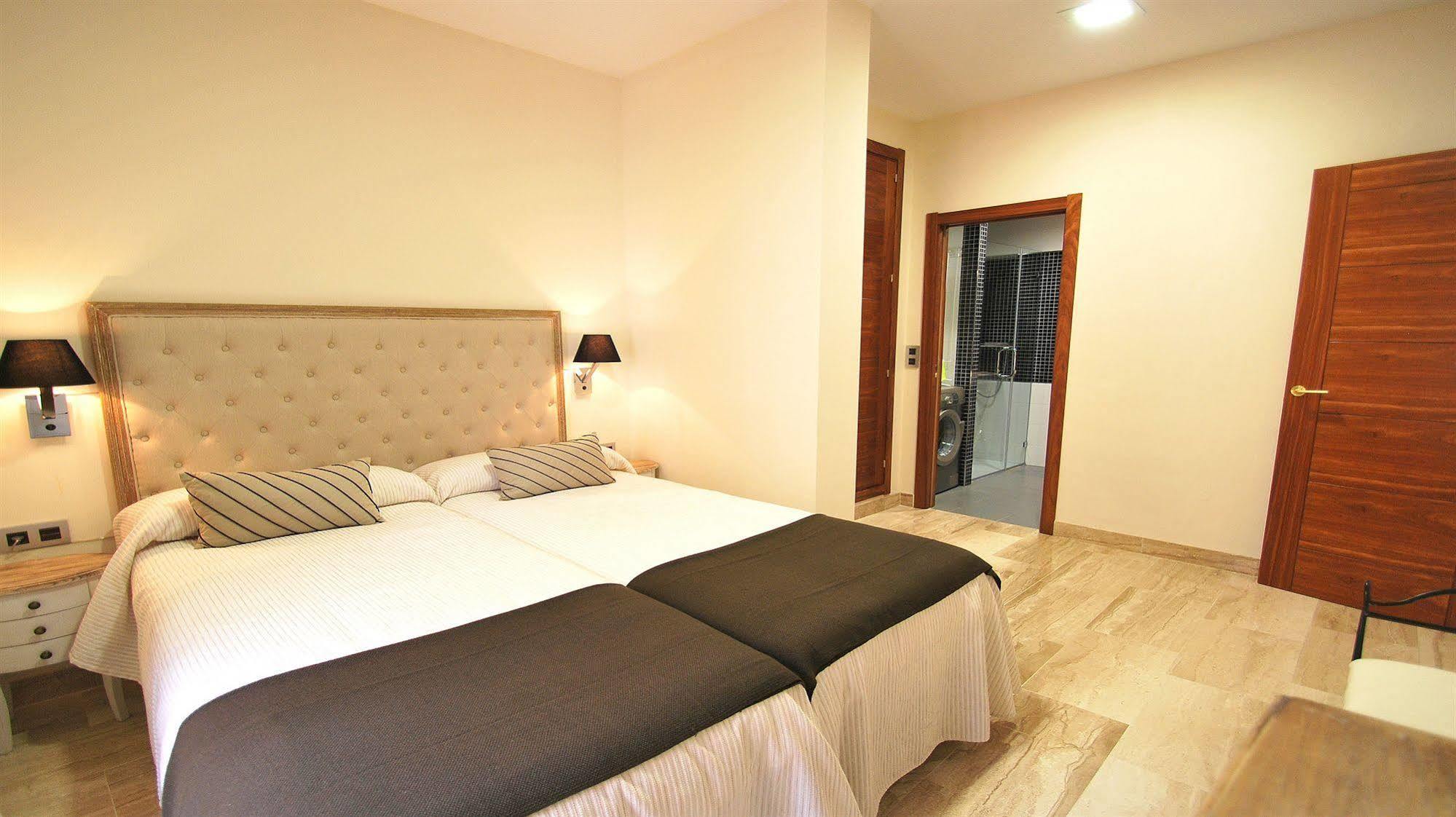 Apartamentos Living Sevilla Centro Maestranza Екстер'єр фото