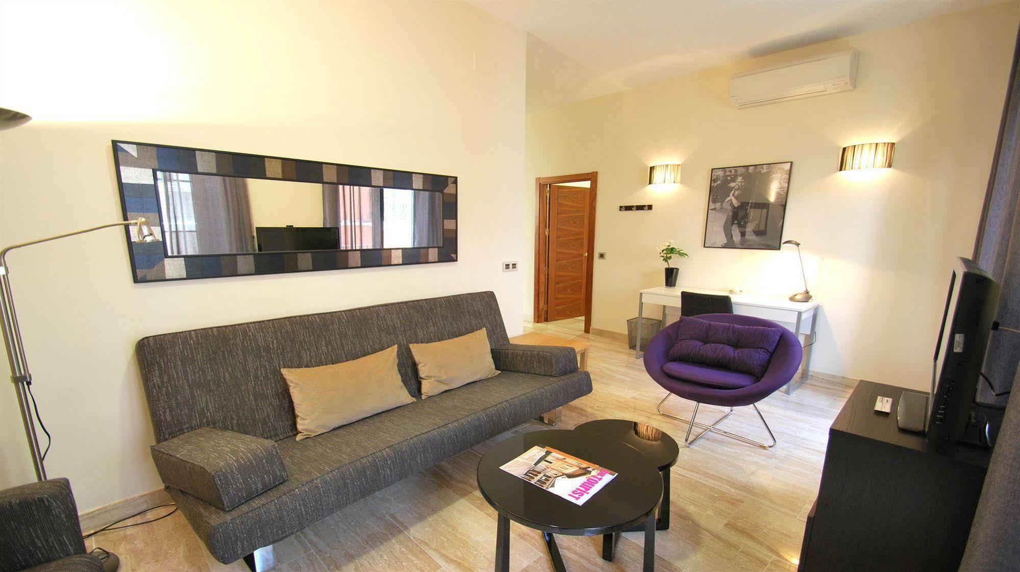 Apartamentos Living Sevilla Centro Maestranza Екстер'єр фото
