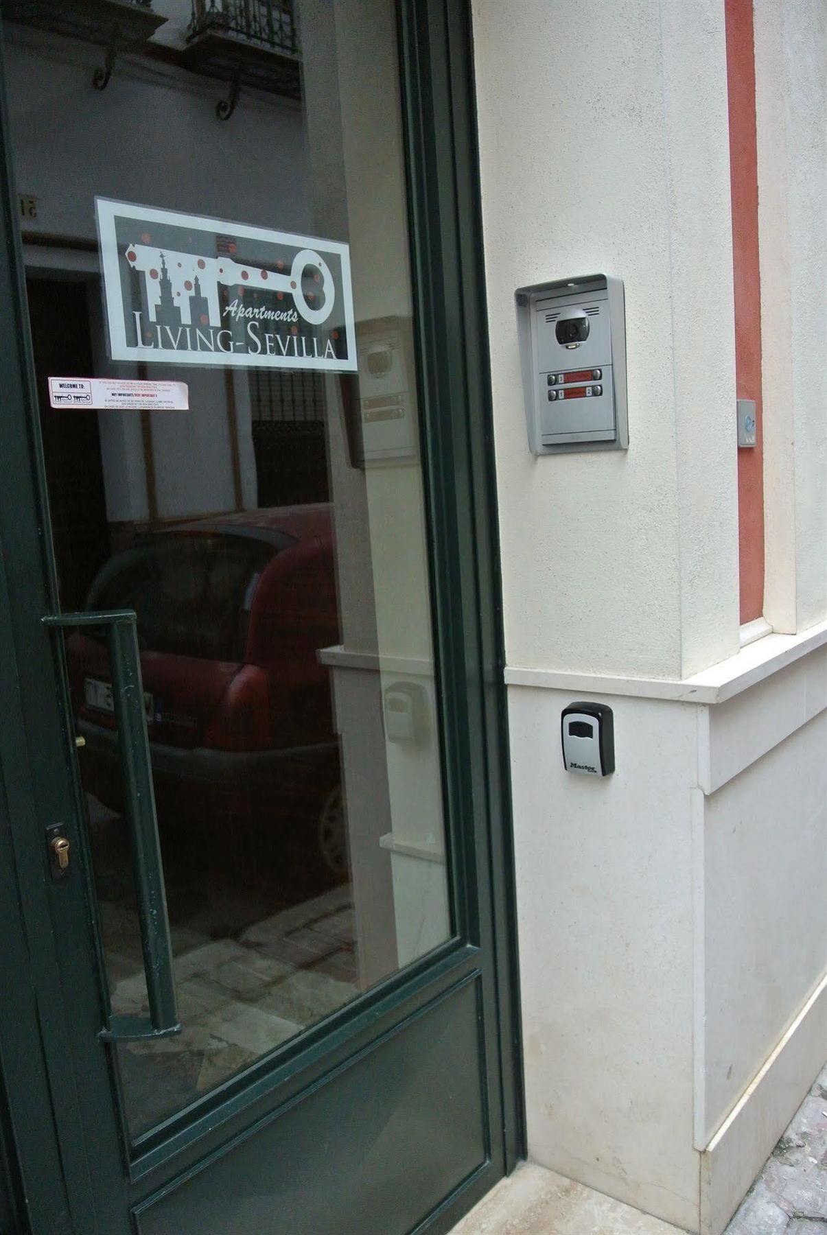 Apartamentos Living Sevilla Centro Maestranza Екстер'єр фото