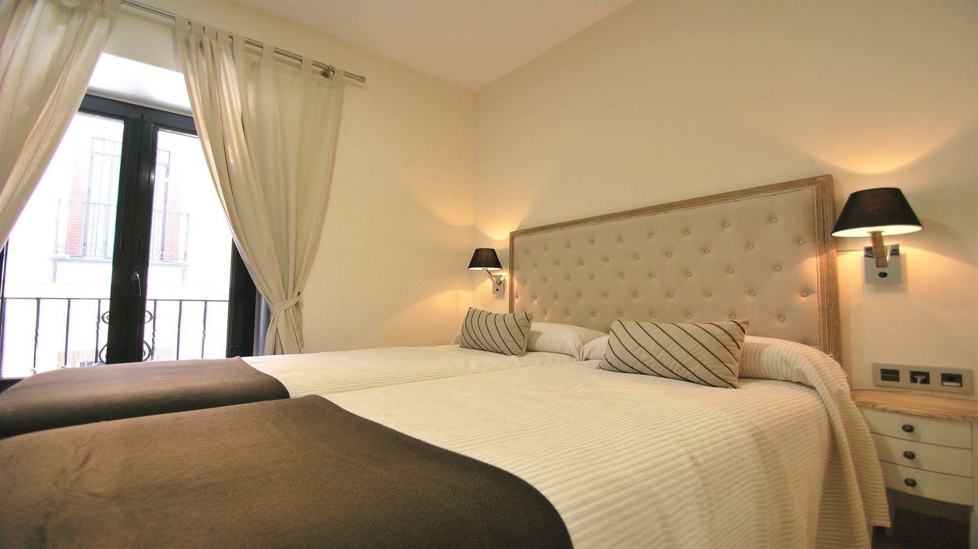 Apartamentos Living Sevilla Centro Maestranza Екстер'єр фото